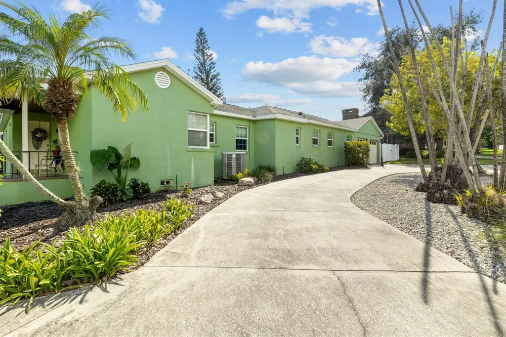 2603 CLEVELAND HEIGHTS BOULEVARD Lakeland, FL 33803