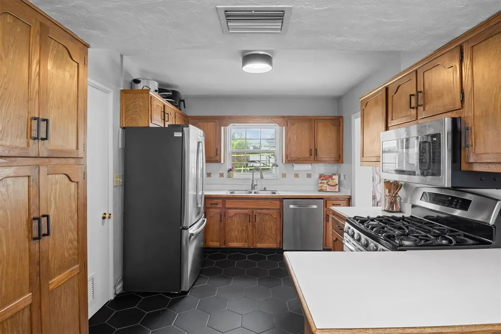 2603 CLEVELAND HEIGHTS BOULEVARD Lakeland, FL 33803
