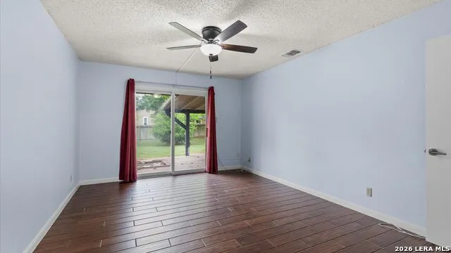 8338 DELPHIAN DR Universal City, TX 78148