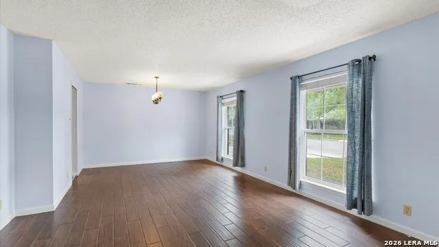 8338 DELPHIAN DR Universal City, TX 78148
