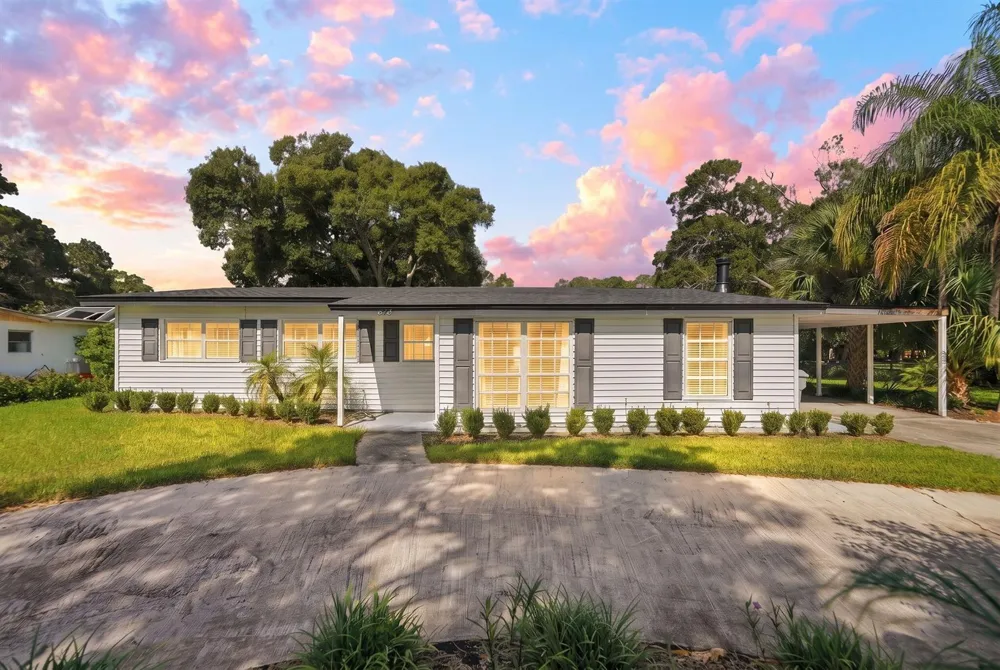 875 28TH AVENUE Vero Beach, FL 32960