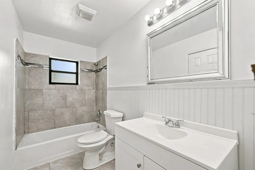 875 28TH AVENUE Vero Beach, FL 32960