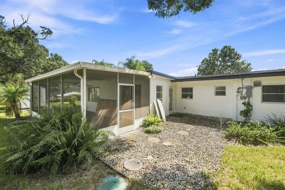 875 28TH AVENUE Vero Beach, FL 32960