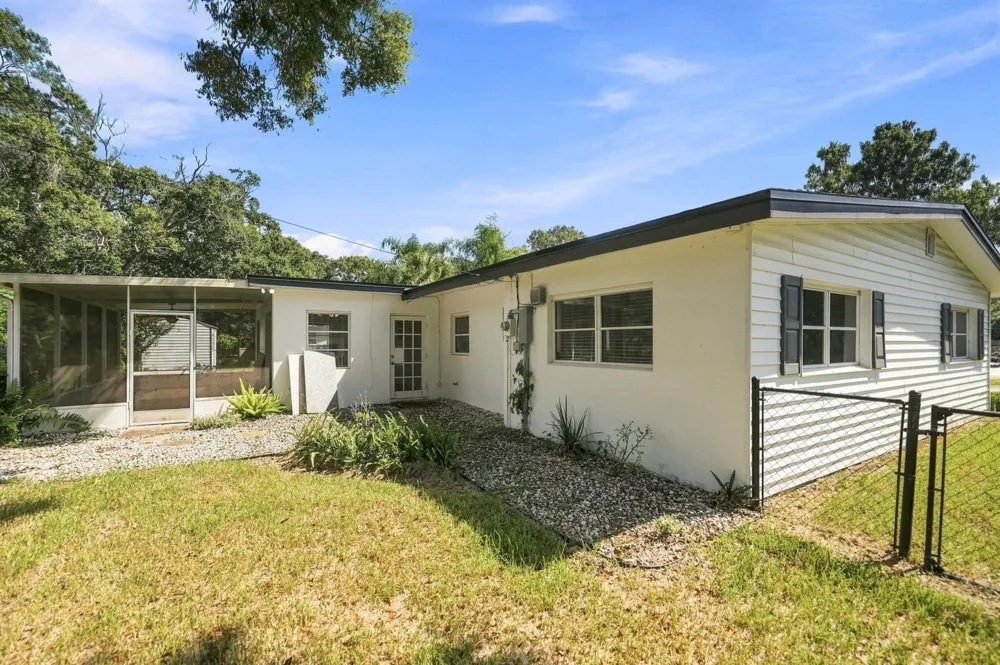875 28TH AVENUE Vero Beach, FL 32960