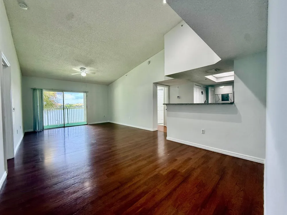 5041 Wiles Road #9-208 Coconut Creek, FL 33073