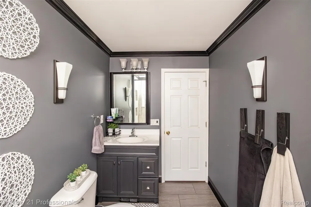 3251 Mann Road Waterford Charter Township, MI 48346