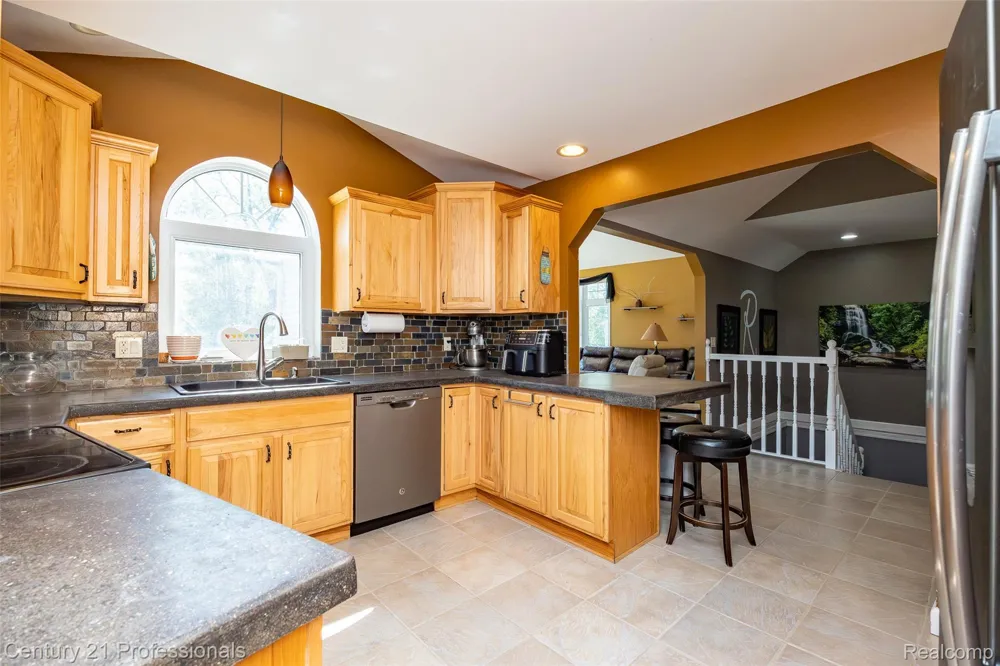 3251 Mann Road Waterford Charter Township, MI 48346