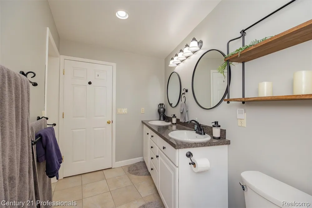 3251 Mann Road Waterford Charter Township, MI 48346