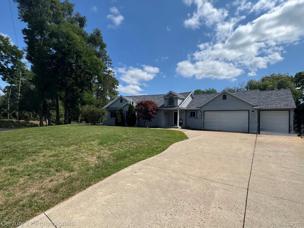 3251 Mann Road Waterford Charter Township, MI 48346