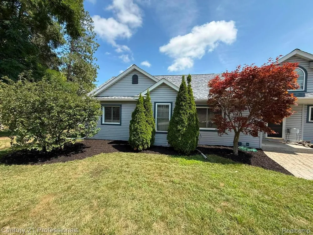 3251 Mann Road Waterford Charter Township, MI 48346