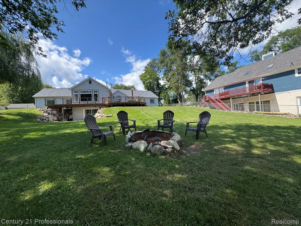3251 Mann Road Waterford Charter Township, MI 48346