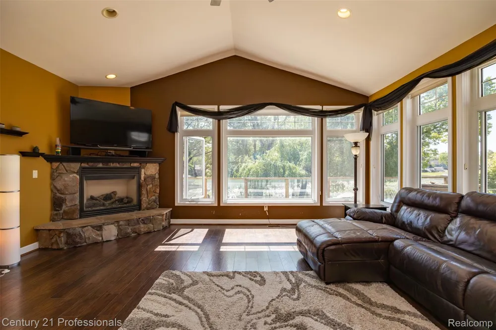 3251 Mann Road Waterford Charter Township, MI 48346