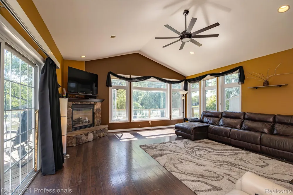 3251 Mann Road Waterford Charter Township, MI 48346
