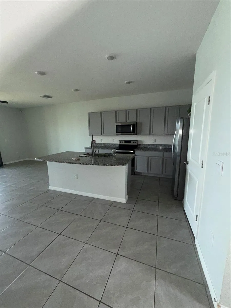 191 MANGROVE SHADE CIRCLE Apollo Beach, FL 33572