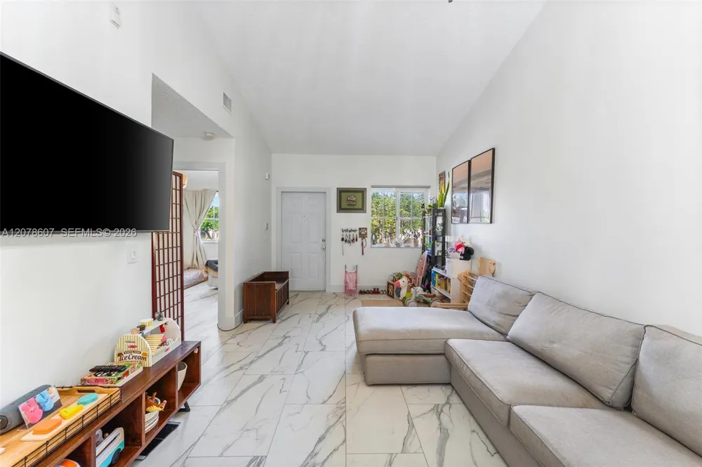 2140 NW 78th Ave #204 Pembroke Pines, FL 33024
