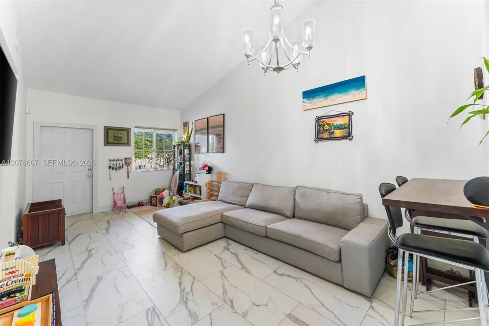 2140 NW 78th Ave #204 Pembroke Pines, FL 33024