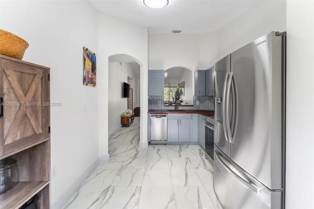 2140 NW 78th Ave #204 Pembroke Pines, FL 33024