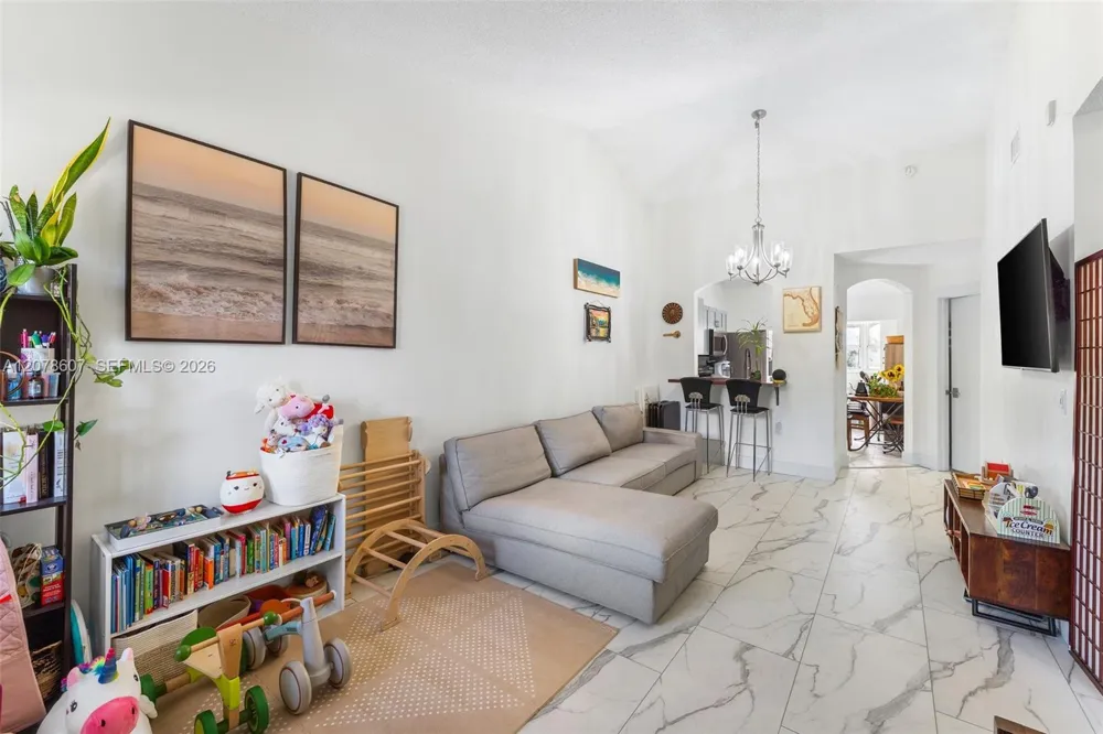 2140 NW 78th Ave #204 Pembroke Pines, FL 33024