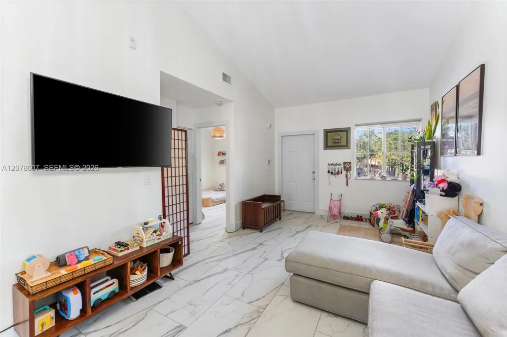 2140 NW 78th Ave #204 Pembroke Pines, FL 33024