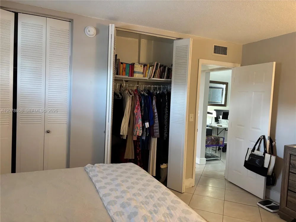 1100 NE 1st Ct #102 Hallandale Beach, FL 33009