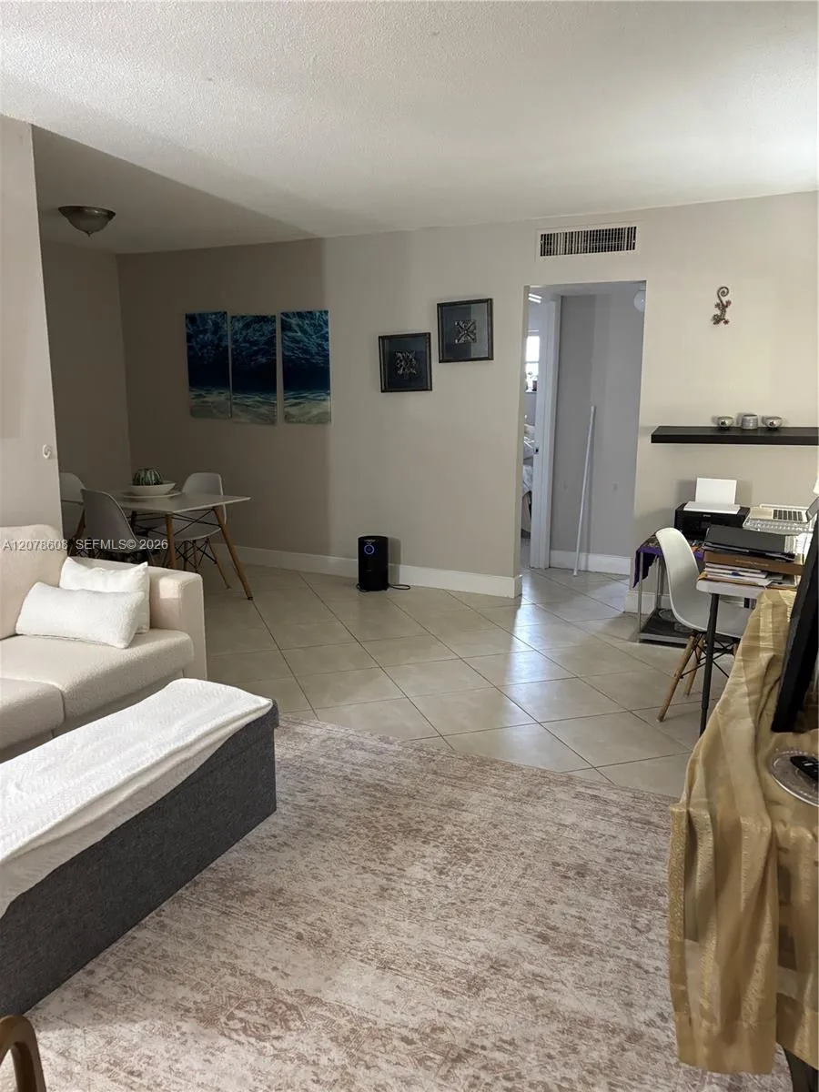 1100 NE 1st Ct #102 Hallandale Beach, FL 33009