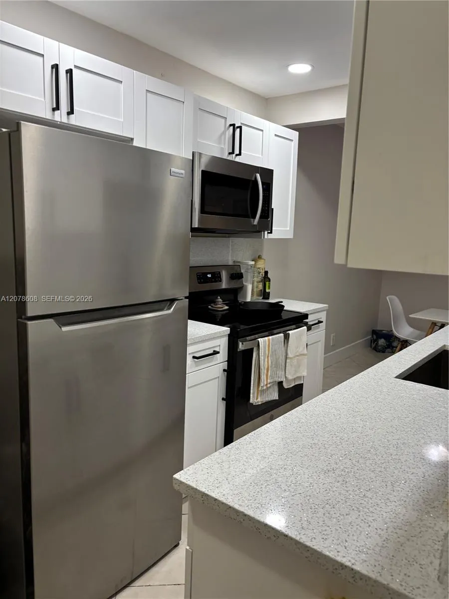 1100 NE 1st Ct #102 Hallandale Beach, FL 33009