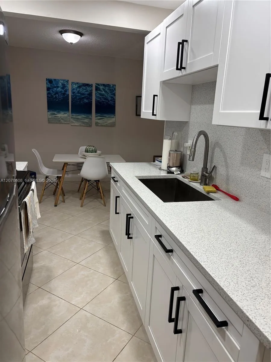 1100 NE 1st Ct #102 Hallandale Beach, FL 33009