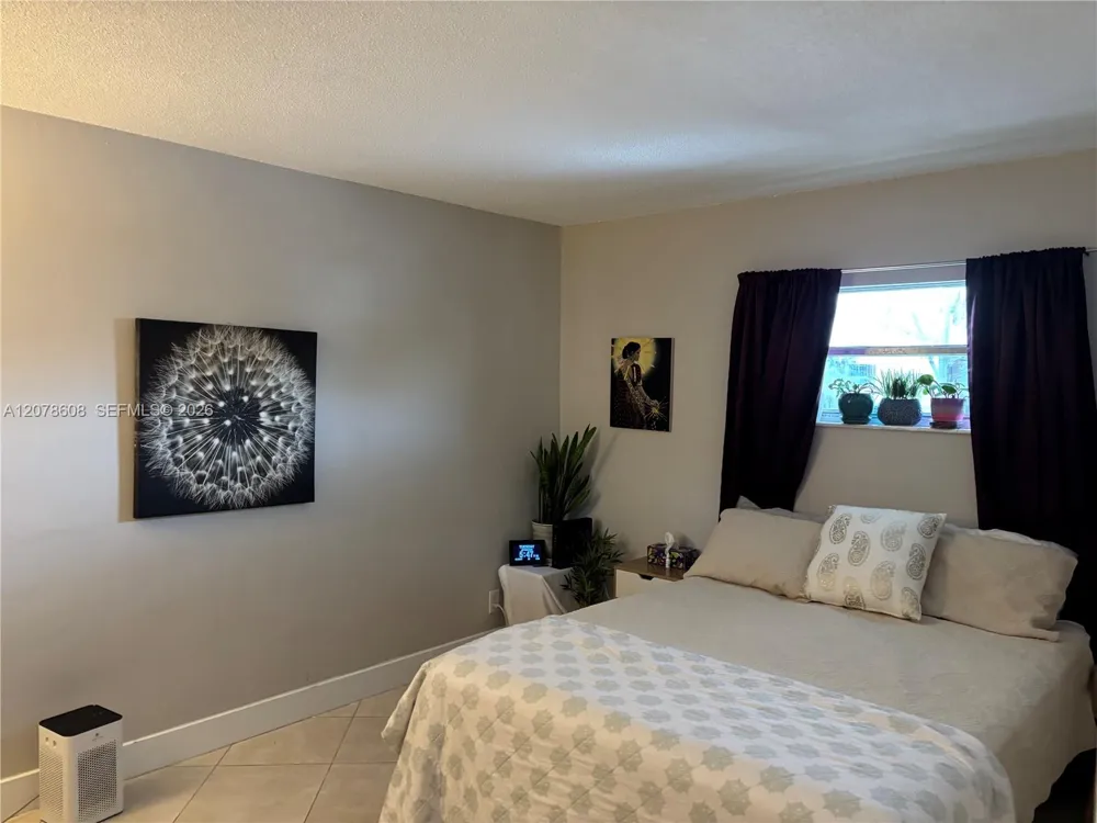 1100 NE 1st Ct #102 Hallandale Beach, FL 33009