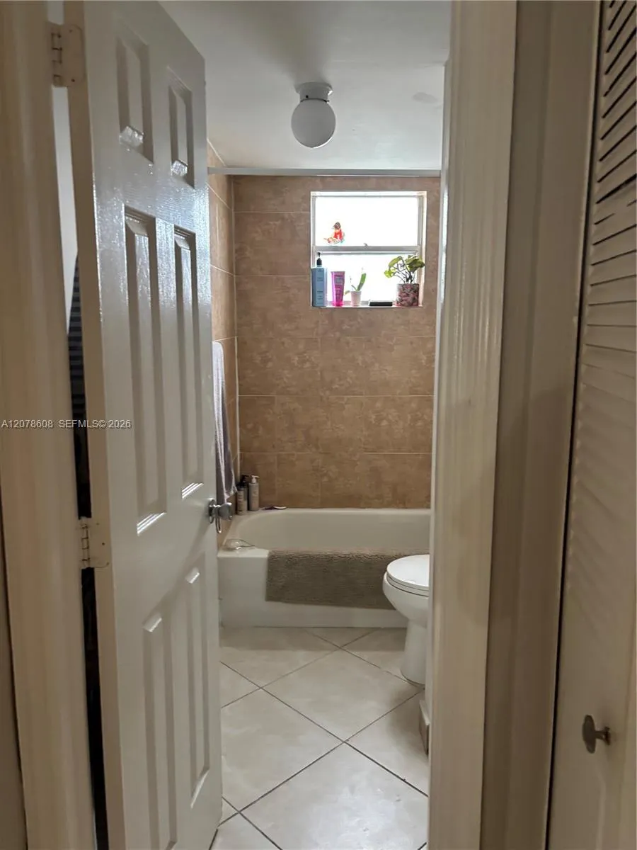 1100 NE 1st Ct #102 Hallandale Beach, FL 33009