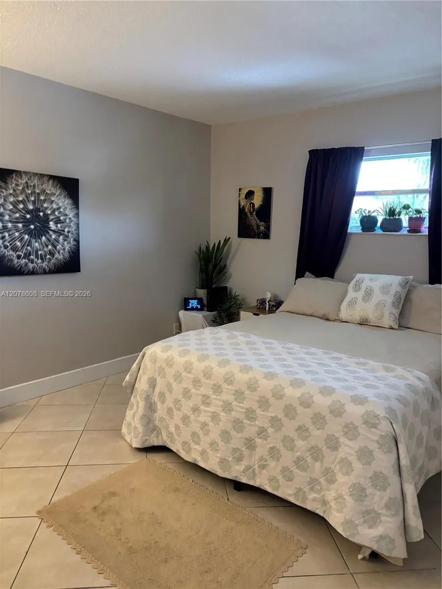 1100 NE 1st Ct #102 Hallandale Beach, FL 33009