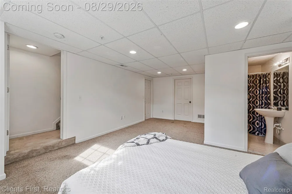 830 Summerfield Drive #256 Westland City, MI 48185