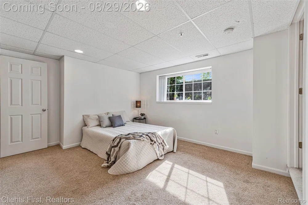 830 Summerfield Drive #256 Westland City, MI 48185