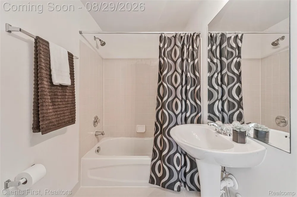 830 Summerfield Drive #256 Westland City, MI 48185