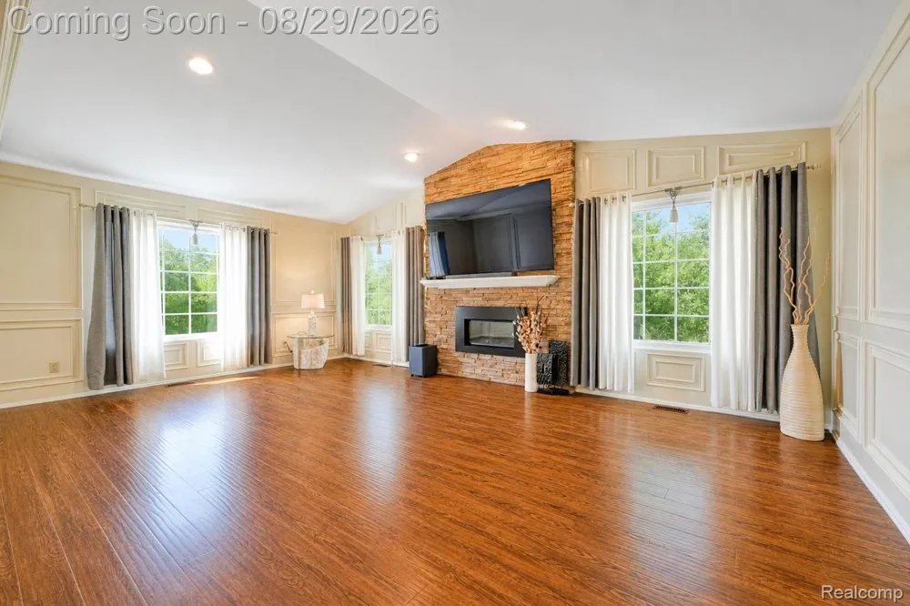 38757 Plumbrook Drive Farmington Hills City, MI 48331