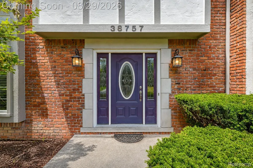 38757 Plumbrook Drive Farmington Hills City, MI 48331