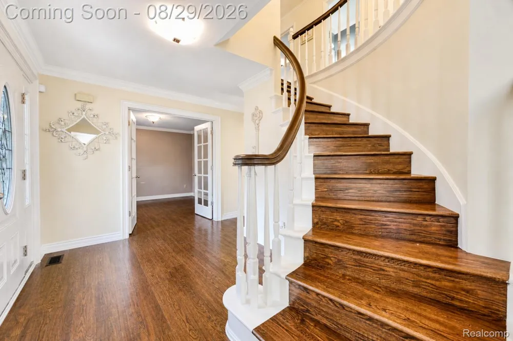38757 Plumbrook Drive Farmington Hills City, MI 48331