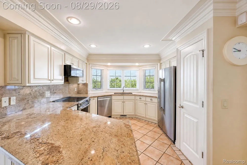 38757 Plumbrook Drive Farmington Hills City, MI 48331