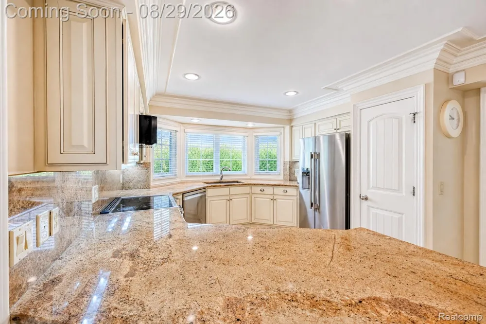 38757 Plumbrook Drive Farmington Hills City, MI 48331