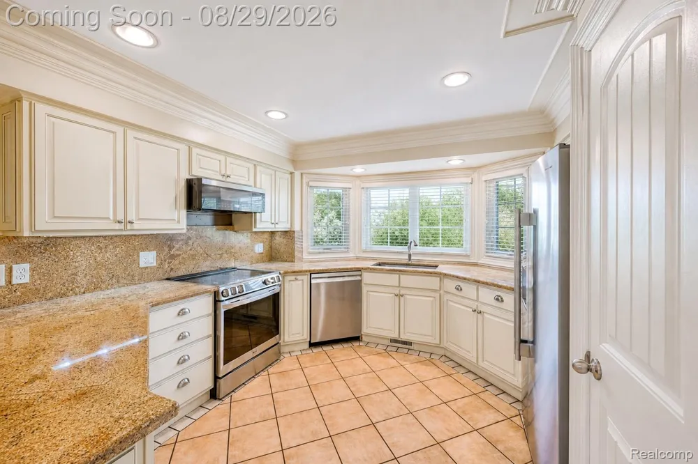 38757 Plumbrook Drive Farmington Hills City, MI 48331