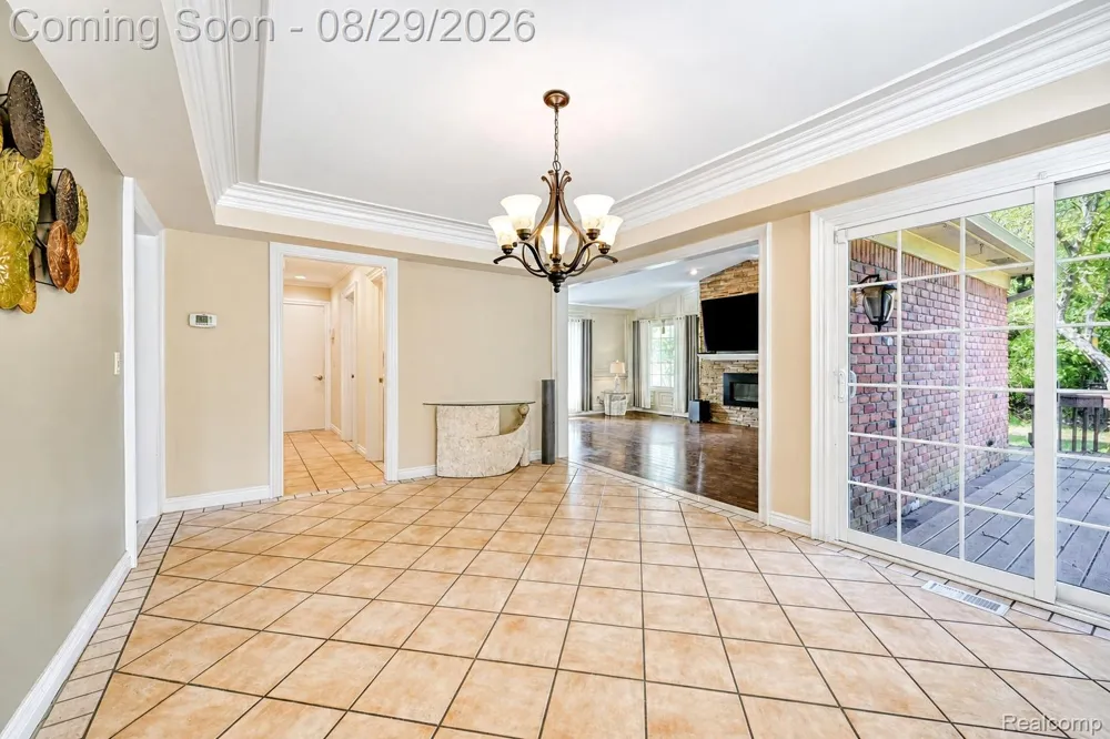 38757 Plumbrook Drive Farmington Hills City, MI 48331