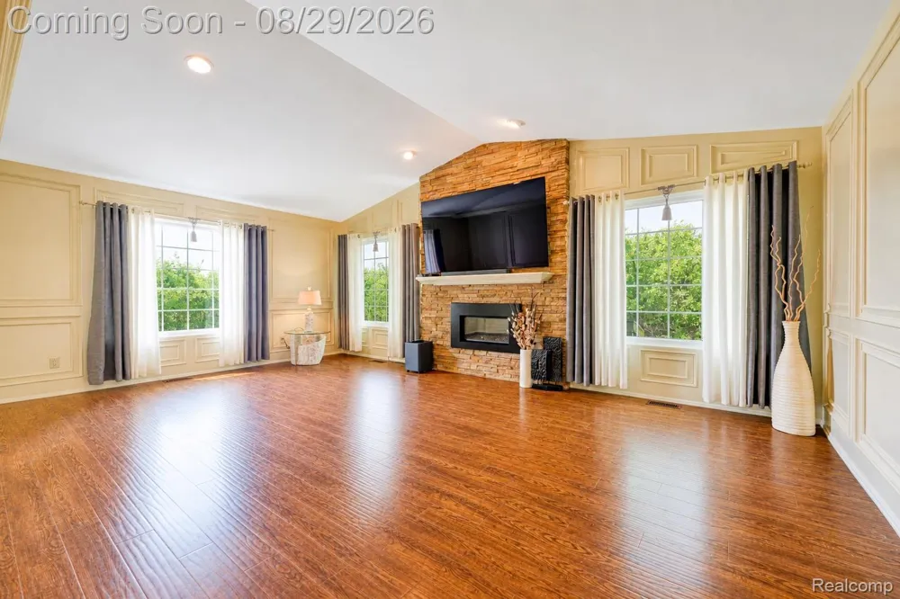 38757 Plumbrook Drive Farmington Hills City, MI 48331
