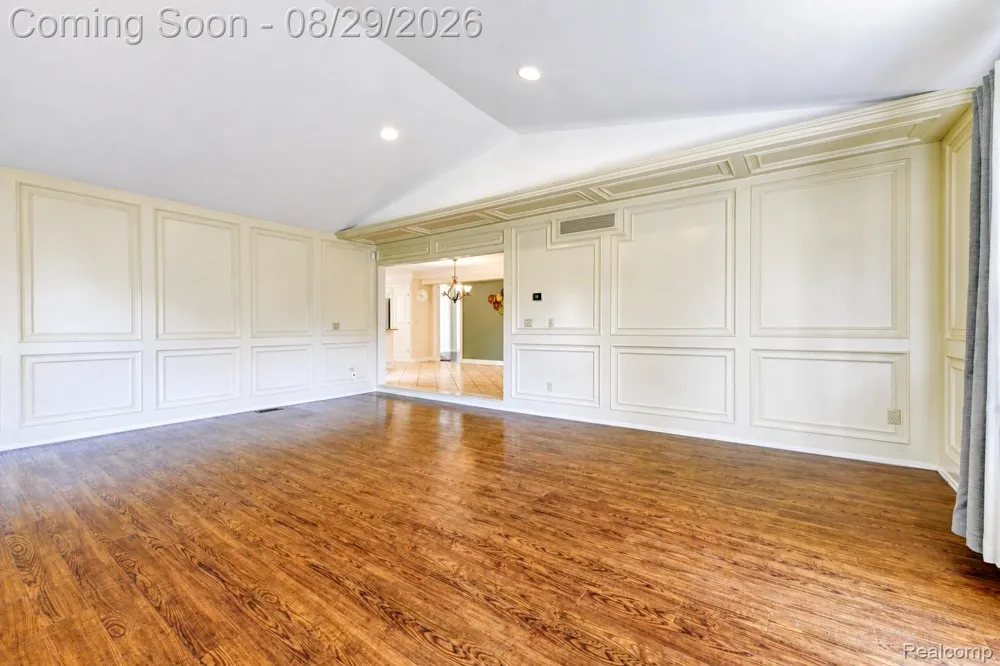 38757 Plumbrook Drive Farmington Hills City, MI 48331