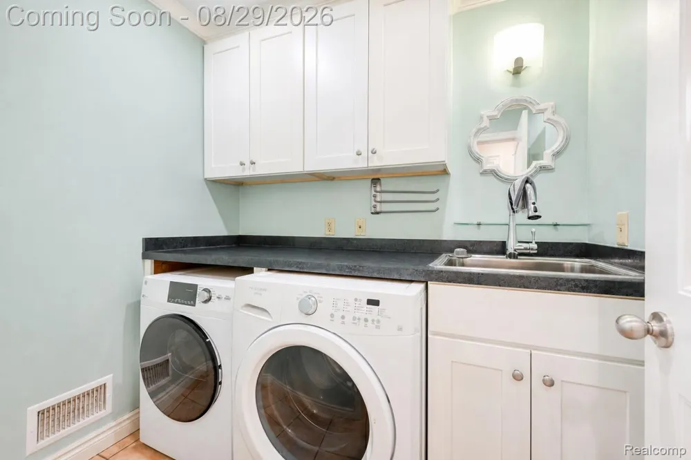 38757 Plumbrook Drive Farmington Hills City, MI 48331
