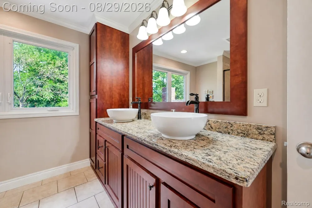 38757 Plumbrook Drive Farmington Hills City, MI 48331