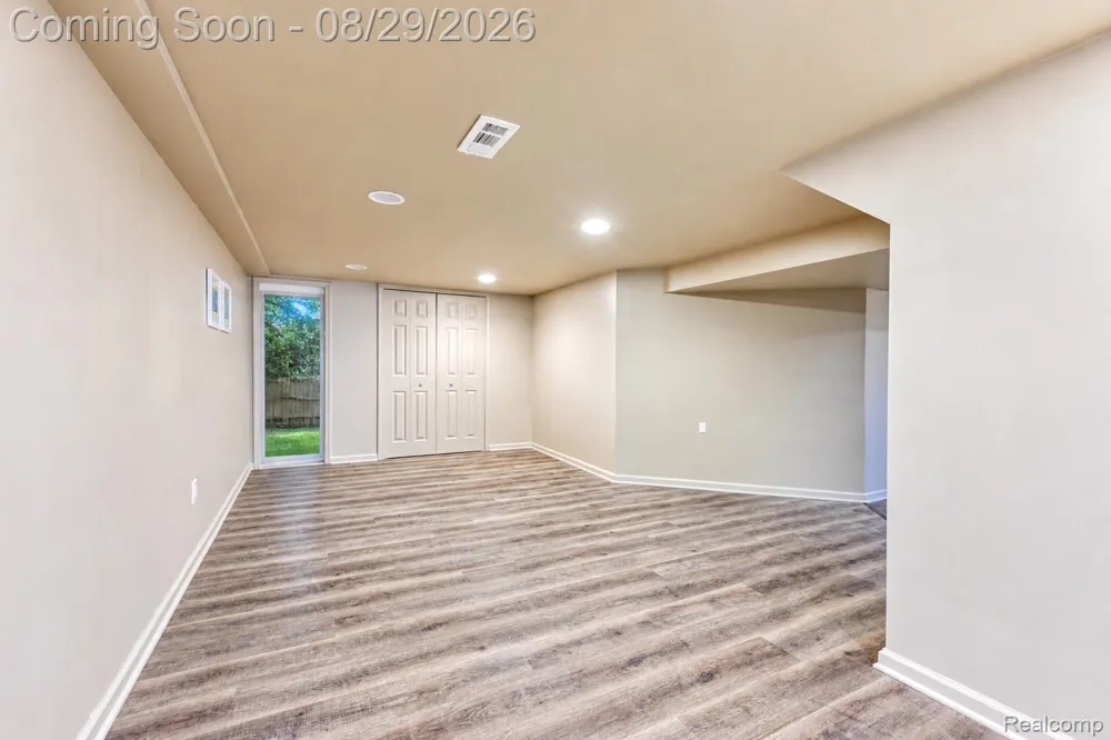 38757 Plumbrook Drive Farmington Hills City, MI 48331