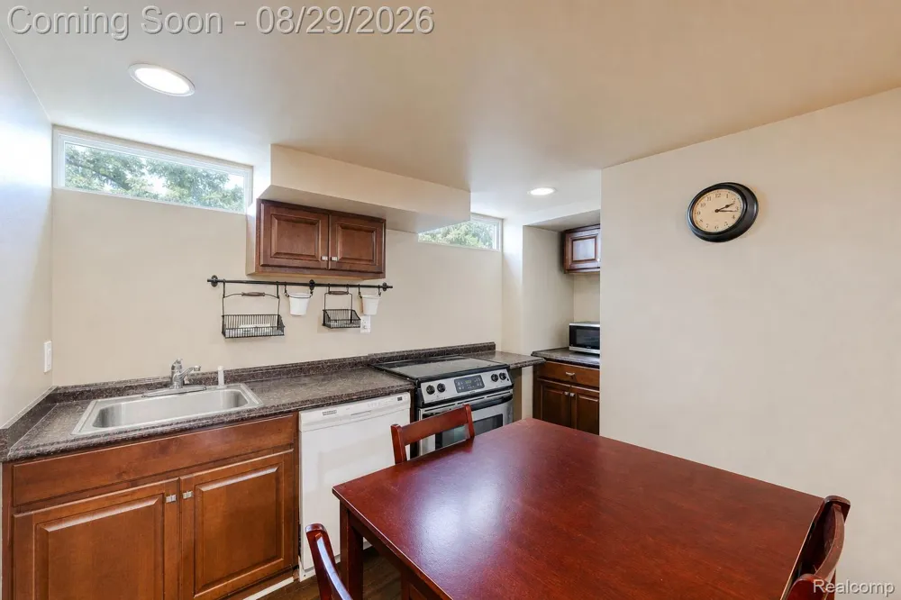 38757 Plumbrook Drive Farmington Hills City, MI 48331