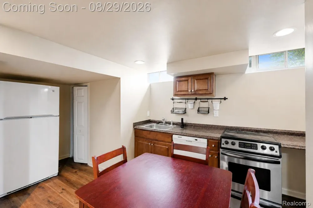 38757 Plumbrook Drive Farmington Hills City, MI 48331