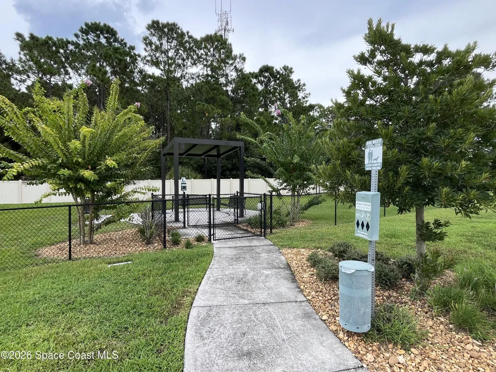 406 Three Oaks Drive Edgewater, FL 32141