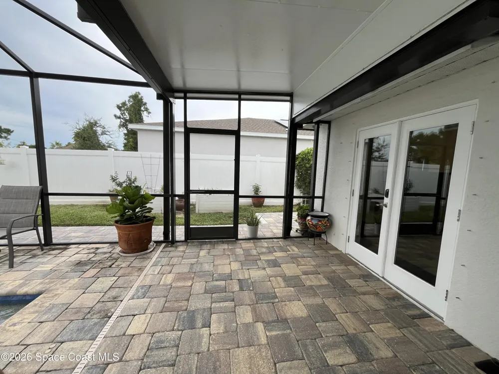 406 Three Oaks Drive Edgewater, FL 32141