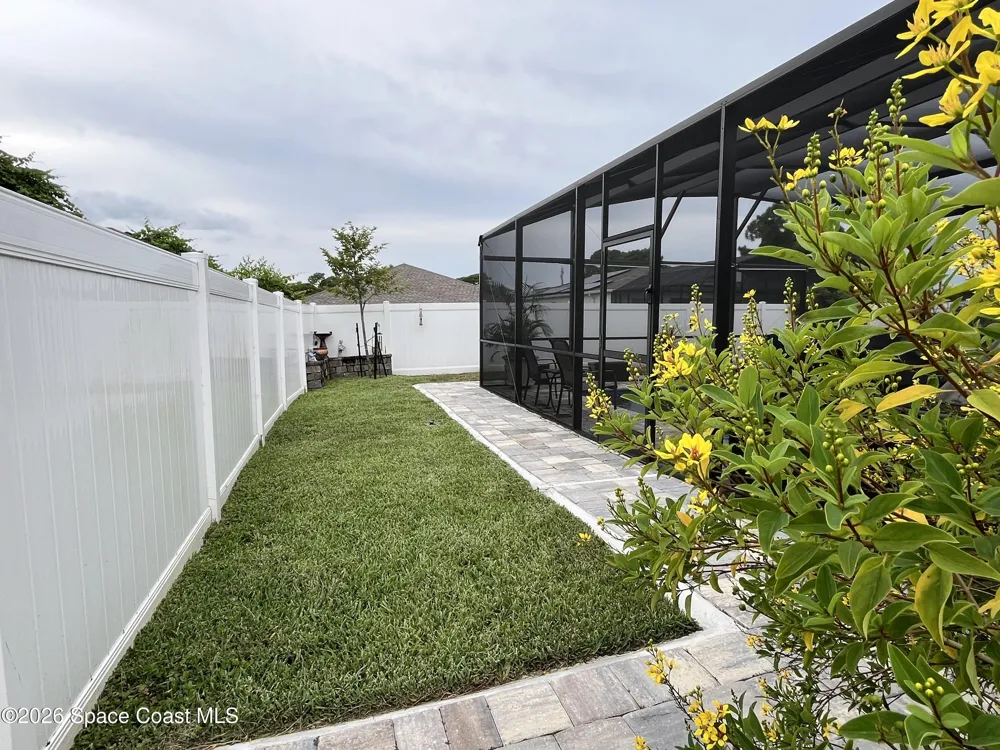 406 Three Oaks Drive Edgewater, FL 32141